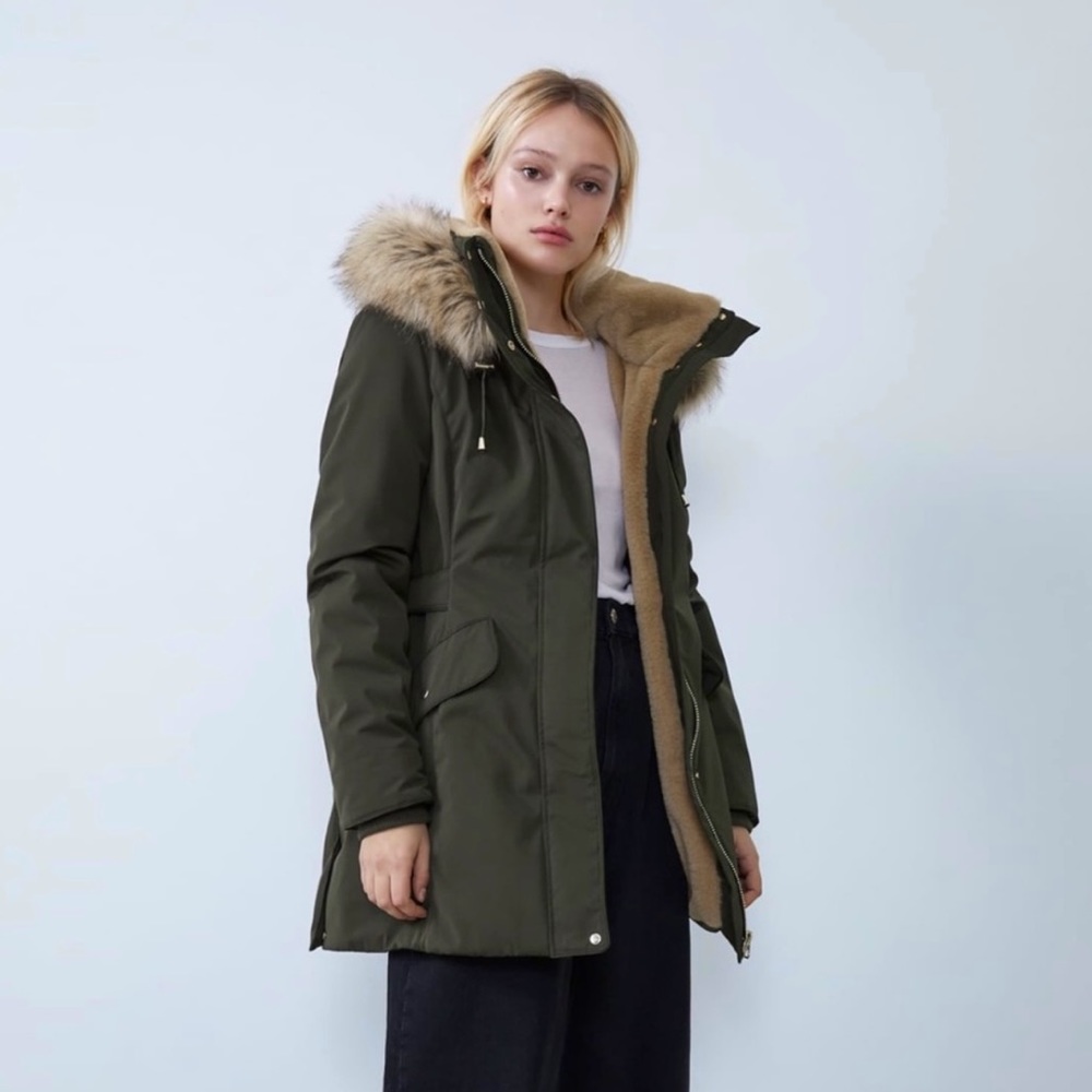 ZARA //WINTER PUFFER COAT//